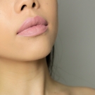 Swatch de Garlic and Grenadine : Ultra Satin Lip, Colourpop