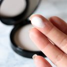 Swatch de Garlic and Grenadine : Illuminateur, NYX