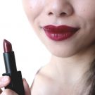 Swatch de Garlic and Grenadine : Audacious Lipstick, Nars