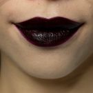 Swatch de Garlic and Grenadine : Rouge à lèvres Matte Revolution, Urban Decay