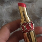Swatch de Solo ne : Rouge Volupté Shine, Yves Saint Laurent