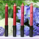 Swatch de Ô Boudoir Parfumé : Le Crayon Rouge à Lèvres, Avril