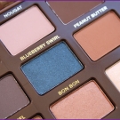 Swatch de Ô Boudoir Parfumé : Semi-Sweet Chocolate Bar - Palette d'ombres à paupières, Too Faced