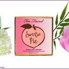 Swatch de Ô Boudoir Parfumé : Sweetie Pie Bronzer - Poudre bronzante Peaches & Cream, Too Faced