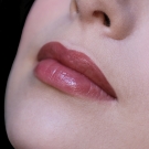 Swatch de Ô Boudoir Parfumé : Juicy Shaker - Huile à lèvres, Lancôme