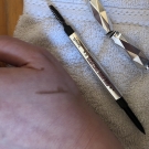 Swatch de Maliia : Goof Proof, Benefit Cosmetics