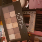 Swatch de jennah7533 : Palette ombre à paupières The Nudes, Maybelline New York