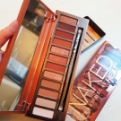 Swatch de Floraa : Naked Heat Palette de fards à paupières, Urban Decay