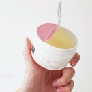 Swatch de Floraa : Sakura Scrub Gommage pour le Corps, Rituals