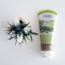 Swatch de Cassio : Gel Douche Exfoliant Lissant, Lavera