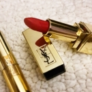 Swatch de Louarabian_mu : Rouge pur couture, Yves Saint Laurent