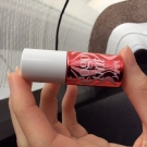 Swatch de Luce51 : Benetint Blush Liquide Joues et Lèvres, Benefit Cosmetics