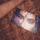 Swatch de Mishoou : Desert Dusk Eyeshadow Palette - Palette de fards à paupières, Huda Beauty