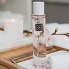 Swatch de Malsih : The Ritual of Sakura Bed and Body Mist - Brume lègère pour le corps et le lit, Rituals