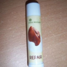 Swatch de Malsih : Baume Lèvres Karité, Yves Rocher