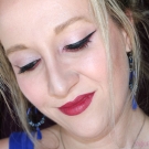 Swatch de July In The Sky : Le Crayon Rouge à Lèvres, Avril