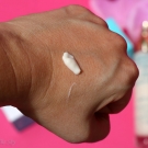 Swatch de July In The Sky : Soin Quotidien Fluide, Andishée