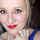 Swatch de July In The Sky : Le Crayon Rouge à Lèvres, Avril