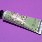 Swatch de July In The Sky : Crème Mains à Croquer Amande, L'Occitane