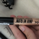 Swatch de mkxnoemie : Away We Glow - Illuminateur de Teint Liquide, NYX