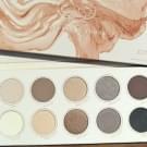 Swatch de Madame Curieuse : Naturally Yours Eyeshadow Palette, Zoeva