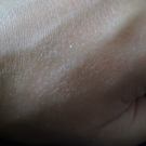 Swatch de 2filou7 : Crème mains réparatrices (mains abimées), Mixa