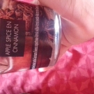 Swatch de Elsa.D : Bougie apple spice en cinnamon, Action