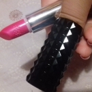 Swatch de Elsa.D : Studded Kiss Lipstick - Rouge à lèvres, Kat Von D