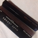 Swatch de Elsa.D : Velvet Noir - Mascara Volume Spectaculaire, Marc Jacobs Beauty