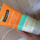 Swatch de Flore_b : Visibly clear spot proof nettoyant et masque 2 -en- 1, Neutrogena