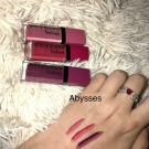 Swatch de Abysses : Rouge Edition Velvet, Bourjois