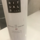 Swatch de Celen : The Ritual of Sakura Foaming Shower Gel - Mousse de douche, Rituals