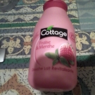 Swatch de chatte : Douche Lait Revitalisante Fraise Menthe, Cottage