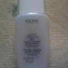Swatch de chatte : Pureté Termale 3 en 1 sollaire micellaire démaquilante, Vichy