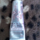 Swatch de chatte : Crème Mains Fleurs de Cerisier, L'Occitane