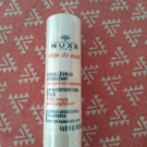 Swatch de mirou7 : Rêve de miel Stick à Lèvres Hydratant, Nuxe