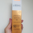 Swatch de mayli_2002 : LIERAC SUNISSIME BB FLUIDE PROTECTEUR DORE ANTI-AGE GLOBAL SPF50, Lierac