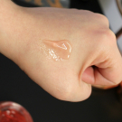 Swatch de Lola Happy Beauty Corner : Gel Nettoyant Illuminateur Rose Papaya, Mawena