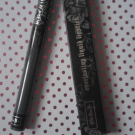 Swatch de Hikari : Everlasting Liquid Lipstick - Rouge à lèvres liquide, KAT VON D BEAUTY