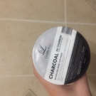 Swatch de fnlmr : Charcoal Modeling Mask - Charbon, Lindsay