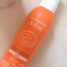 Swatch de Mzlle Valerie : Spray Solaire SPF 50 Très Haute Protection, Avène