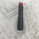 Swatch de Ju Lou : La Petite Robe Noire Le Rouge Délicieusement Brillant, Guerlain