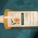 Swatch de Ju Lou : Shampooing Nutritif au Beurre de Mangue, Klorane
