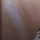 Swatch de Flo06 : Killawatt Freestyle Highlighter - Enlumineur, Fenty Beauty by Rihanna