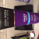 Swatch de Clairoush : Frizz Ease Dream Curls Shampooing Boucles Couture, John Frieda