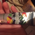 Swatch de Clairoush : Crème mains énergisante Mangue Coriandre, Yves Rocher