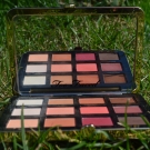 Swatch de Clairoush : Just Peachy Matte - Palette de fards à paupières, Too Faced