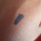 Swatch de Tamilachi : Long lasting deep black color, Elissance