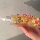 Swatch de Sweethapinessss : Zeste Démêlant aux Extraits de Pamplemousse et de Jasmin, Le Petit Marseillais