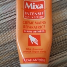 Swatch de Mille&UneNuit : Crème mains réparatrices (mains abimées), Mixa